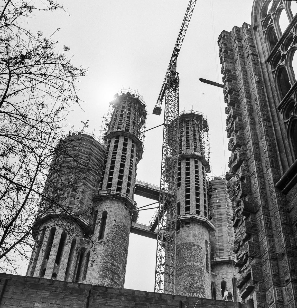 Sagrada Familia 1974 2 (1 of 1).jpg