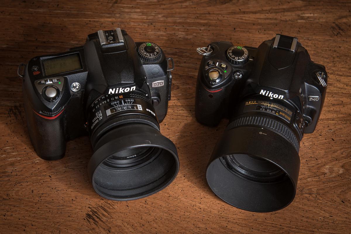 Nikon D70 (2004) : Nikon  D40 (2006).jpg