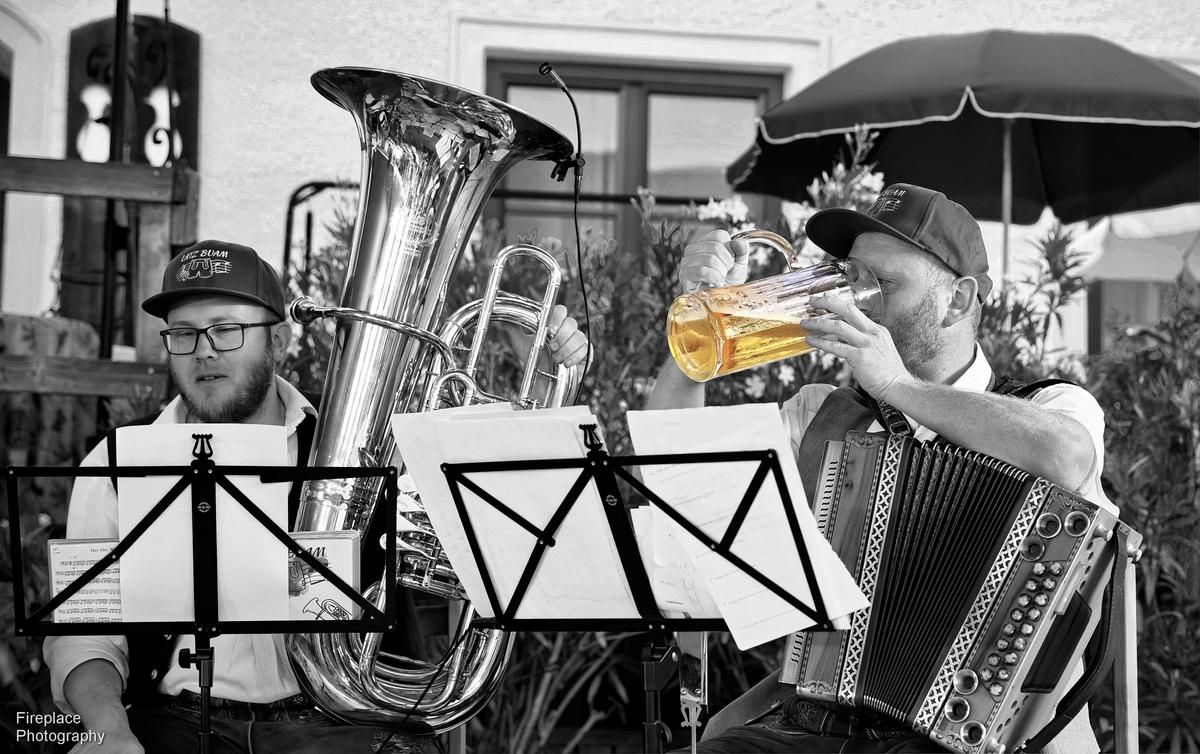 DSC_4557_upscaled B&W with Beer smaller.JPG