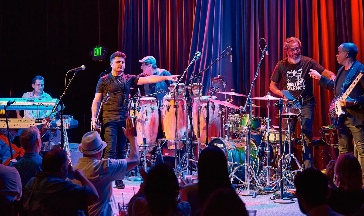 vincent-ingala-band-02-crop-small.jpg