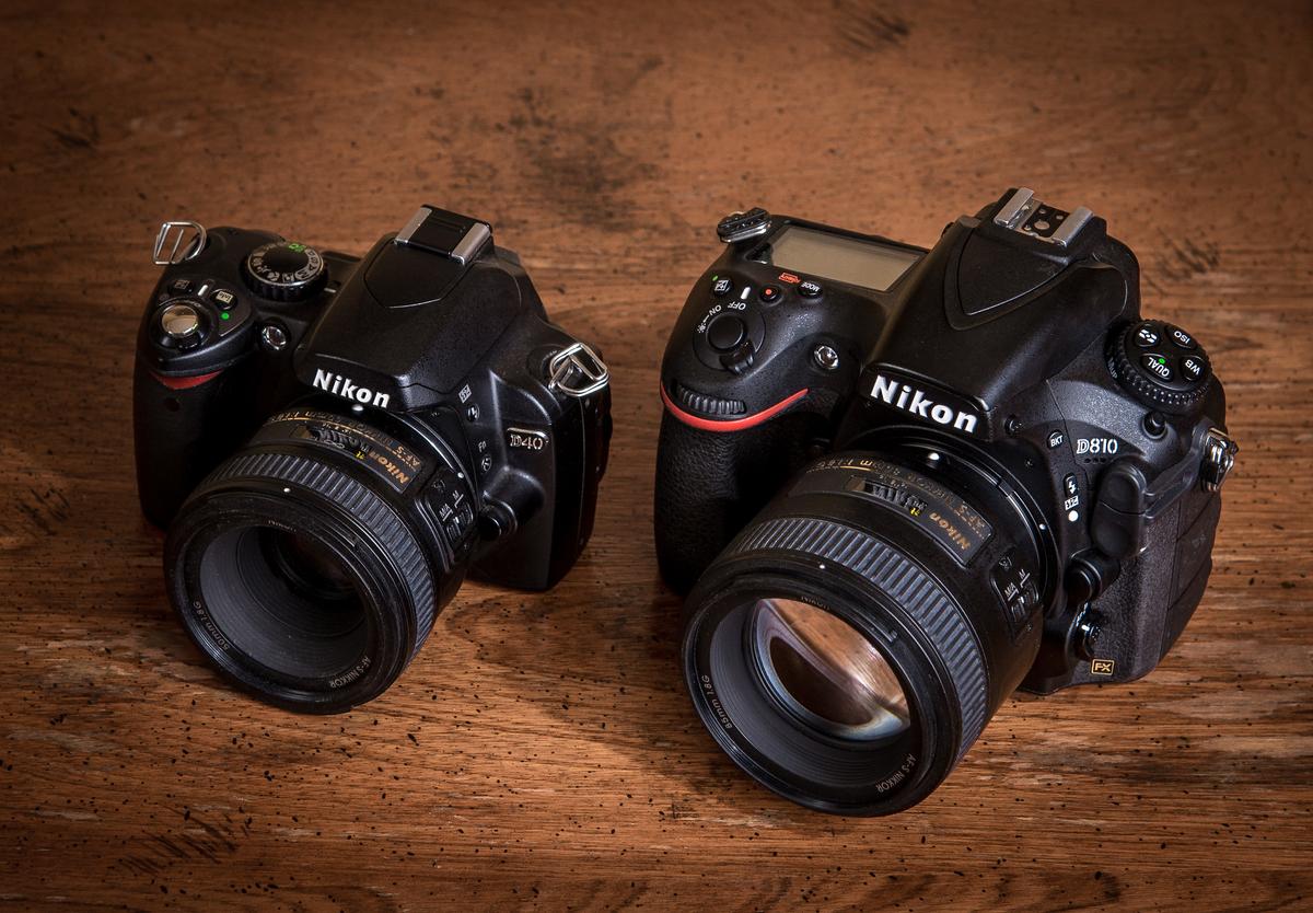 Nikon D40 (2006) : Nikon D810 (2014).jpg
