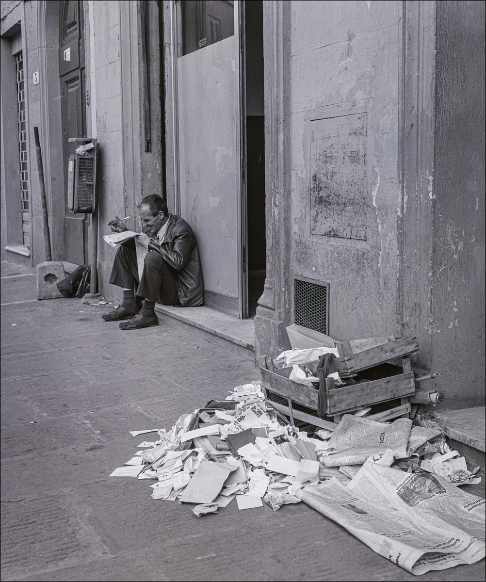 Man Reading. 1. (1 of 1).jpg