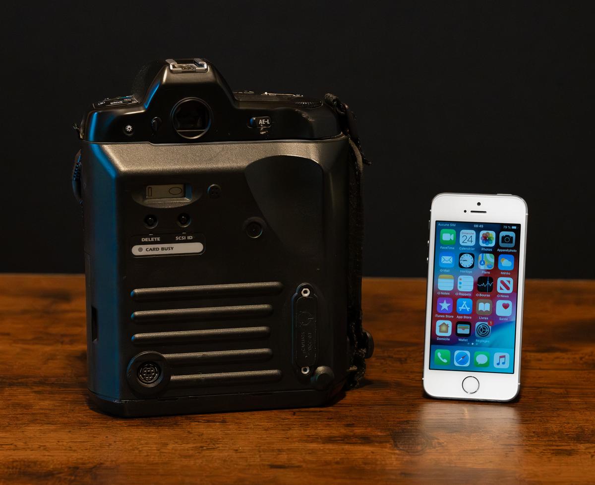 Kodak DCS 460 (1995) : iPhone 5s (2013).jpg