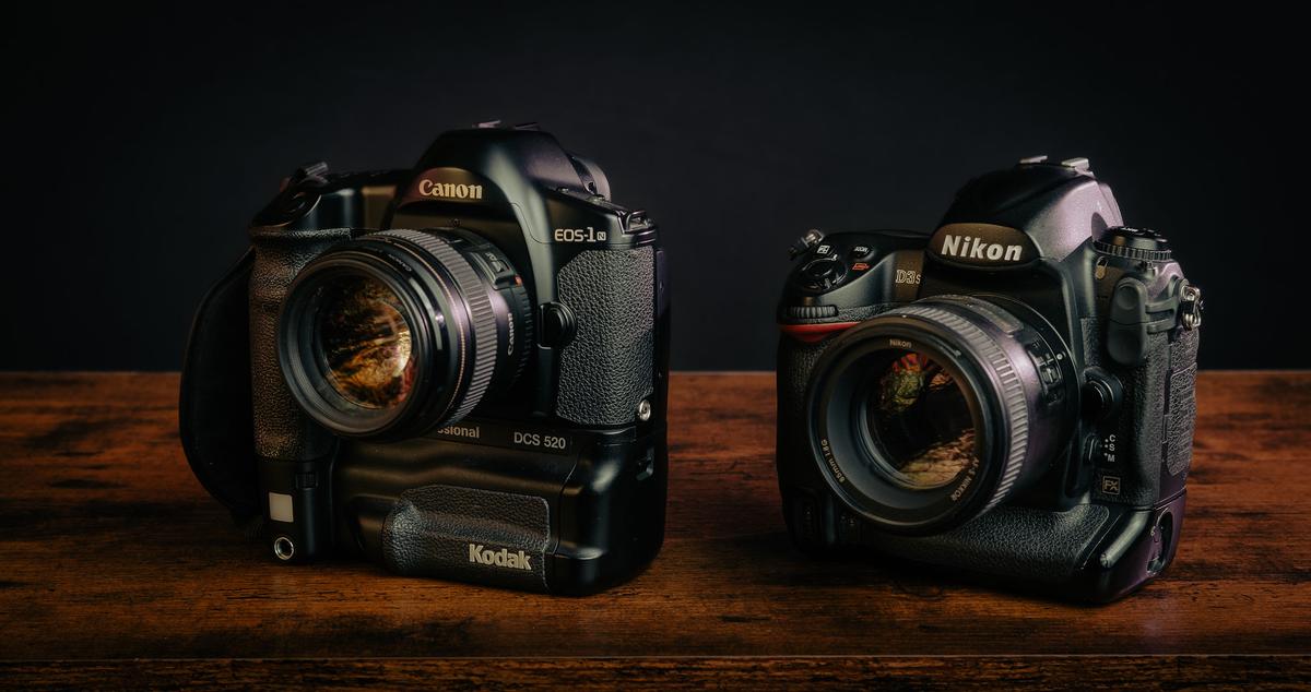 Kodak DCS 520 (1998) : Nikon D3s (2009).jpg