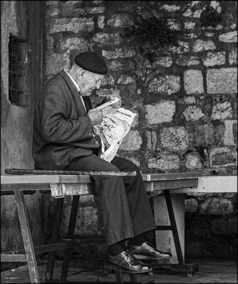 Man Reading. 2. (1 of 1).jpg